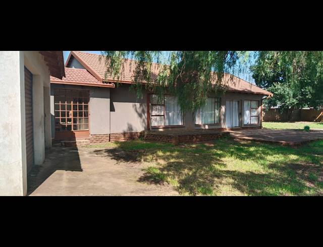 3 BEDROOM HOUSE FOR SALE IN HENLEY ON KLIP